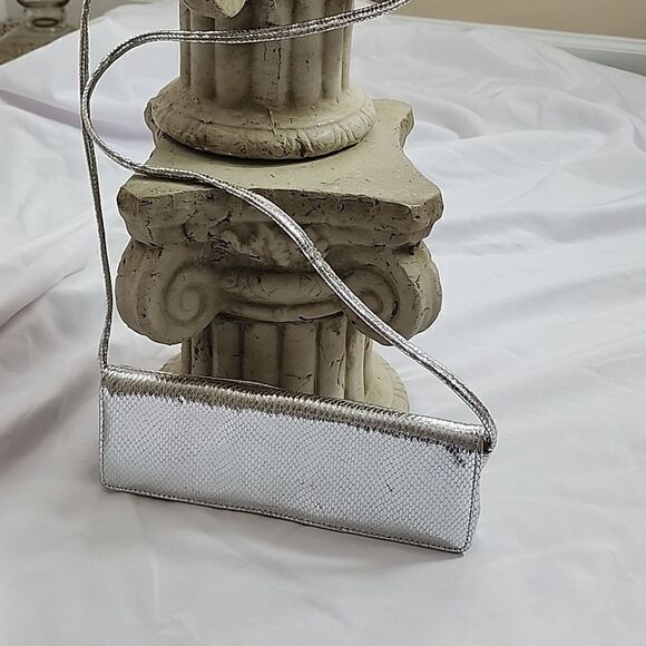 Vintage La Regale Faux Reptile Evening Bag Shiny Platinum - Picture 3 of 11